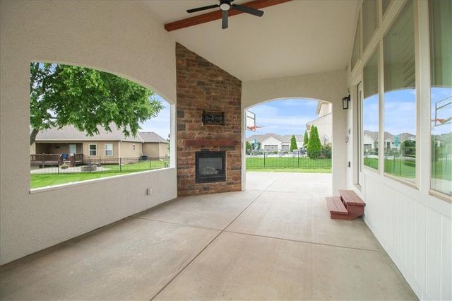1854 NE Park Ridge Drive, Lee's Summit, MO 64064