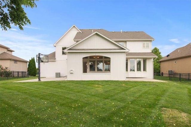 1854 NE Park Ridge Drive, Lee's Summit, MO 64064