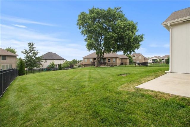 1854 NE Park Ridge Drive, Lee's Summit, MO 64064