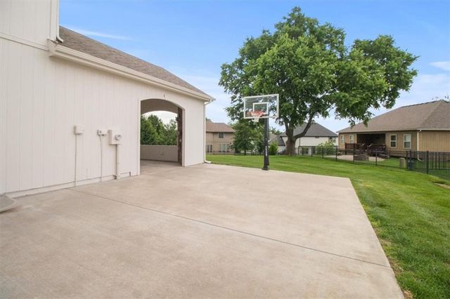 1854 NE Park Ridge Drive, Lee's Summit, MO 64064