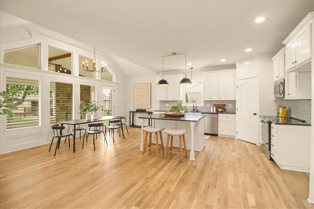1854 NE Park Ridge Drive, Lee's Summit, MO 64064