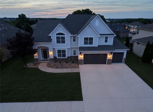 1854 NE Park Ridge Drive, Lee's Summit, MO 64064