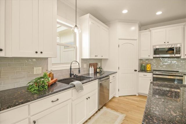 1854 NE Park Ridge Drive, Lee's Summit, MO 64064