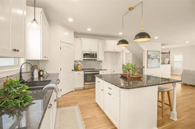 1854 NE Park Ridge Drive, Lee's Summit, MO 64064