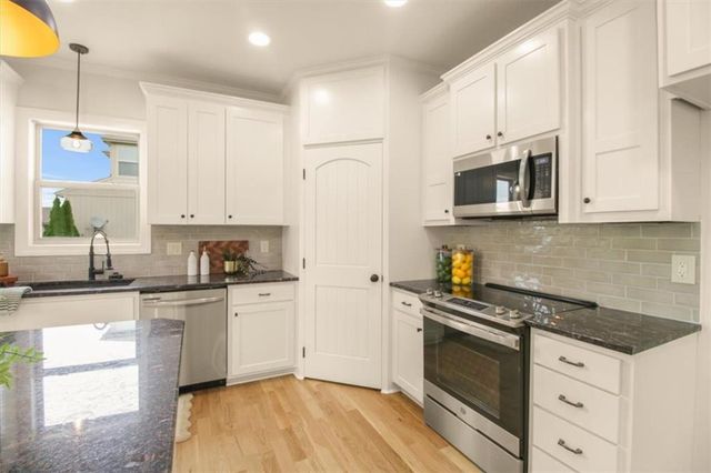 1854 NE Park Ridge Drive, Lee's Summit, MO 64064