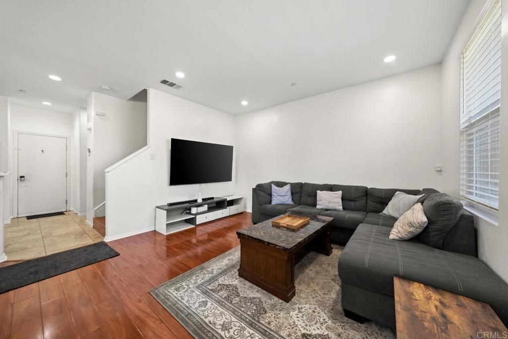 Image 13 of property listing at 4300 Newton Avenue 8, San Diego, CA 92113