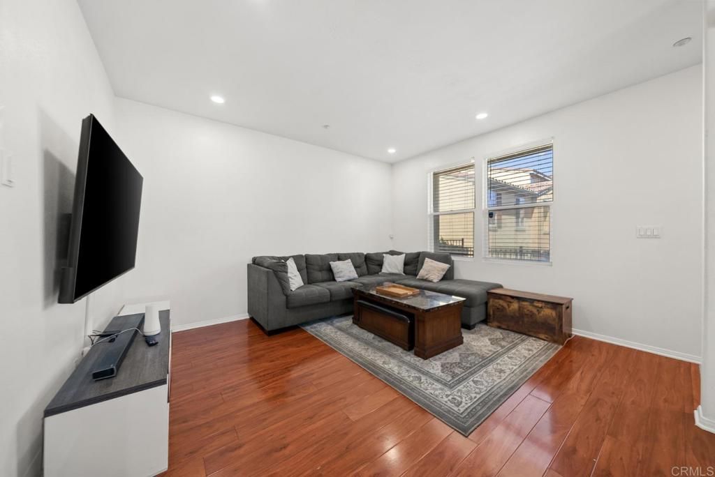 Image 14 of property listing at 4300 Newton Avenue 8, San Diego, CA 92113