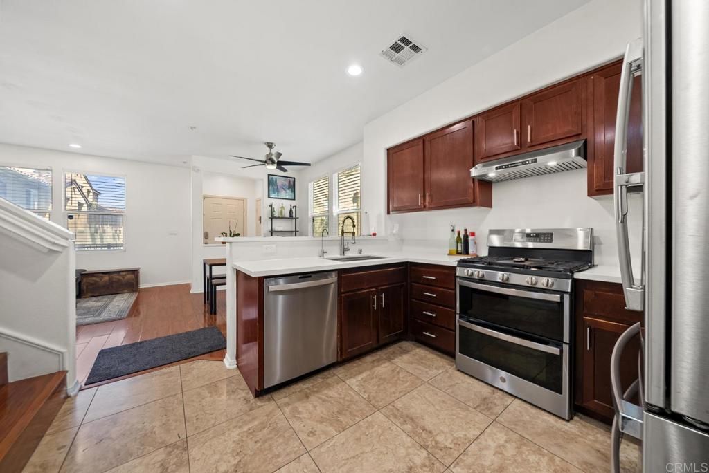 Image 19 of property listing at 4300 Newton Avenue 8, San Diego, CA 92113