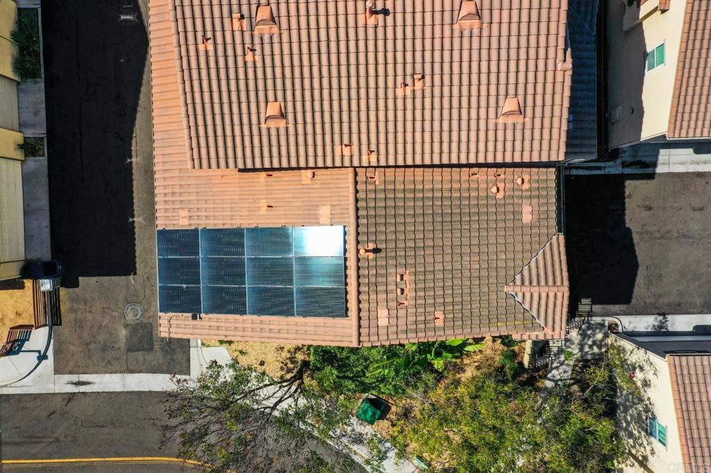 Image 5 of property listing at 4300 Newton Avenue 8, San Diego, CA 92113