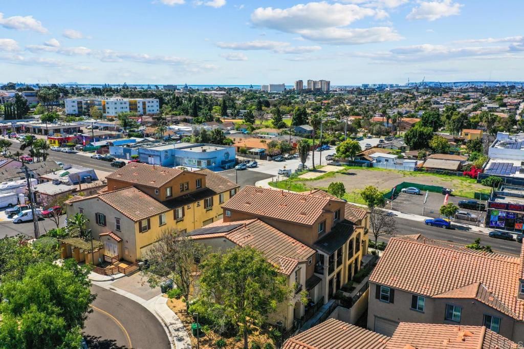 Image 7 of property listing at 4300 Newton Avenue 8, San Diego, CA 92113