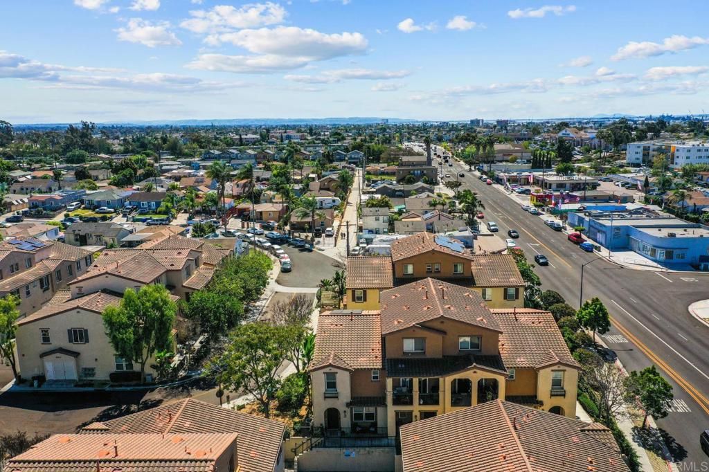 Image 8 of property listing at 4300 Newton Avenue 8, San Diego, CA 92113