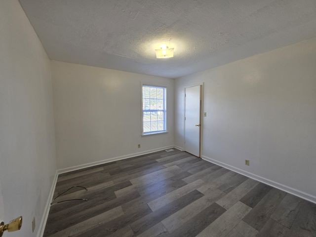 386 Elaine Dr, Clarksville, TN 37042