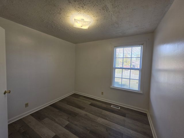 386 Elaine Dr, Clarksville, TN 37042