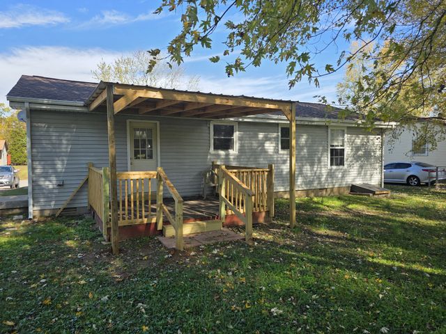 386 Elaine Dr, Clarksville, TN 37042