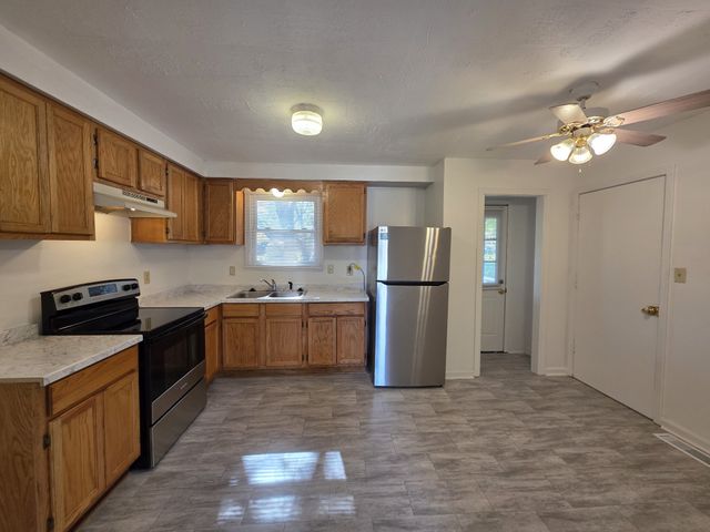 386 Elaine Dr, Clarksville, TN 37042