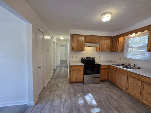 386 Elaine Dr, Clarksville, TN 37042