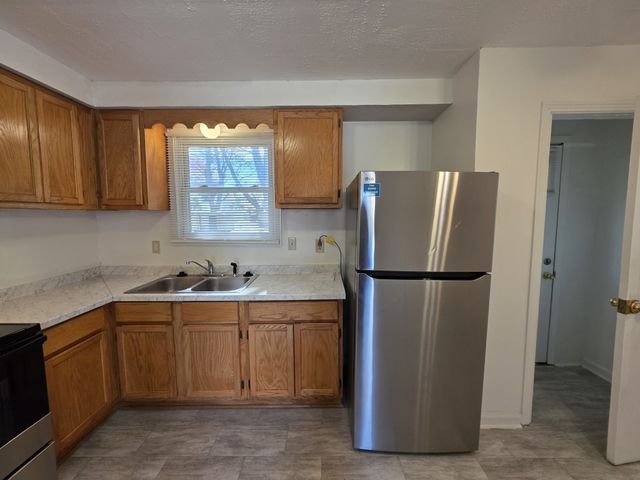 386 Elaine Dr, Clarksville, TN 37042