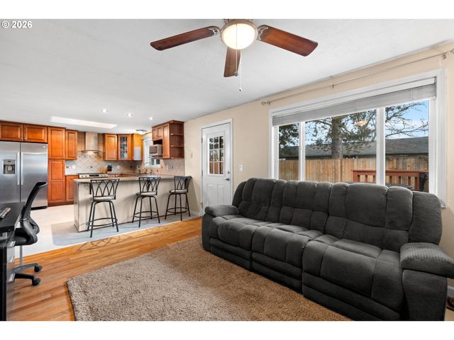 292 Ne PALOMAR Ct, Hillsboro, OR 97124