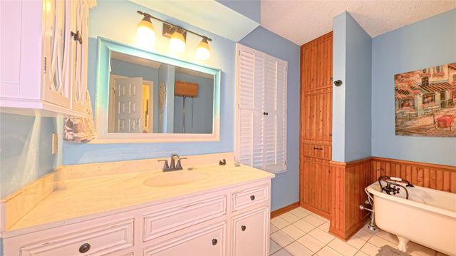 1015 Woodhorn Drive, Houston, TX 77062