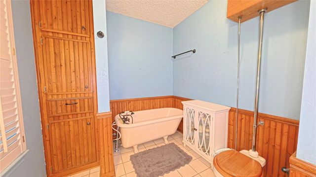 1015 Woodhorn Drive, Houston, TX 77062