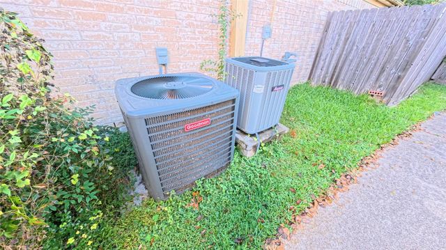 1015 Woodhorn Drive, Houston, TX 77062