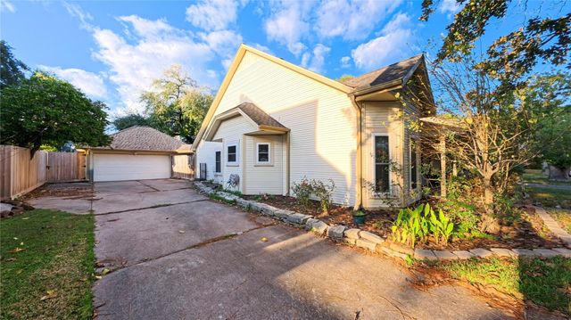 1015 Woodhorn Drive, Houston, TX 77062