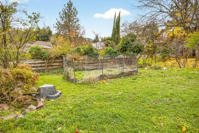 527 Chestnut Street, Ashland, OR 97520