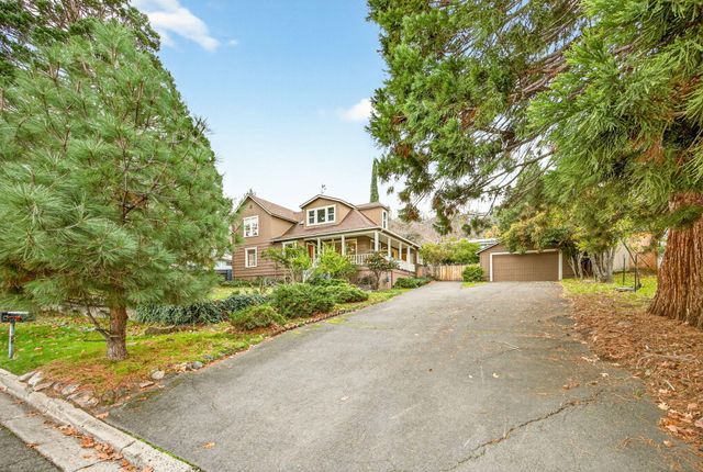 527 Chestnut Street, Ashland, OR 97520