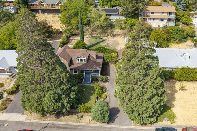 527 Chestnut Street, Ashland, OR 97520