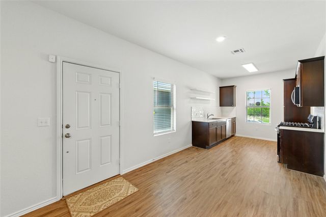 7013 Tonka LN, Austin, TX 78744