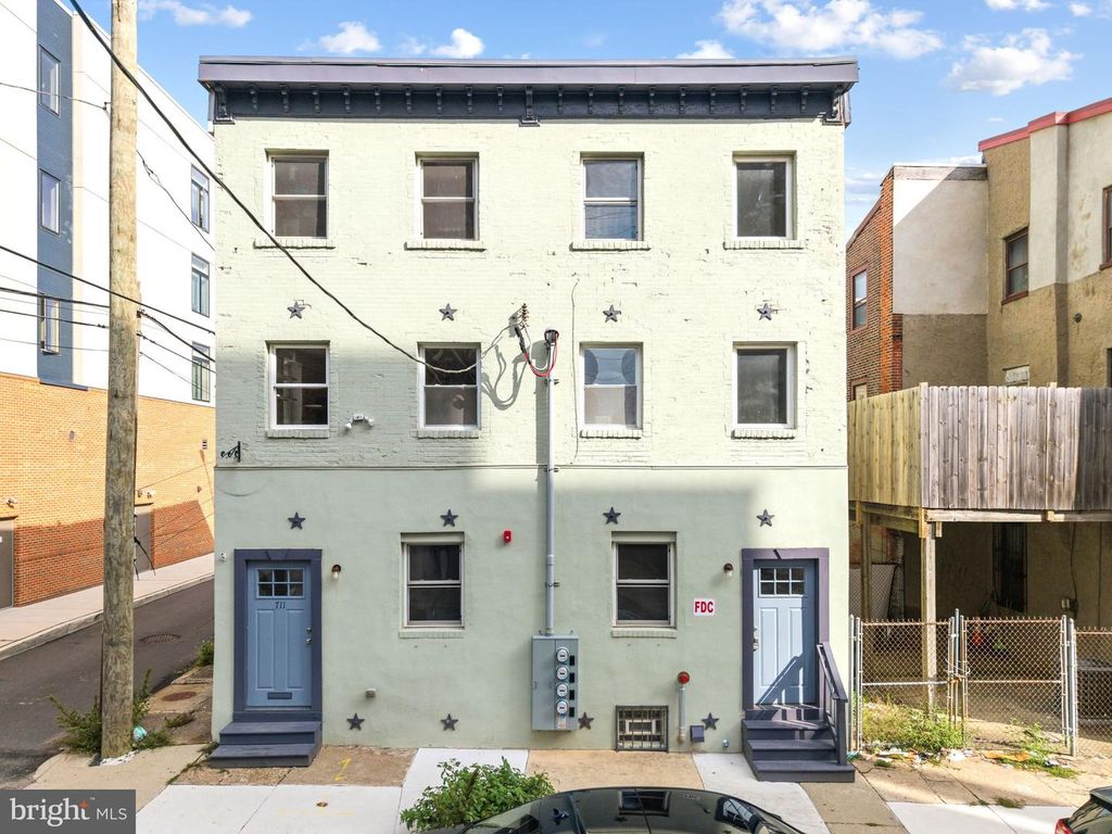 711 W THOMPSON ST, PHILADELPHIA, PA 19122 — exterior