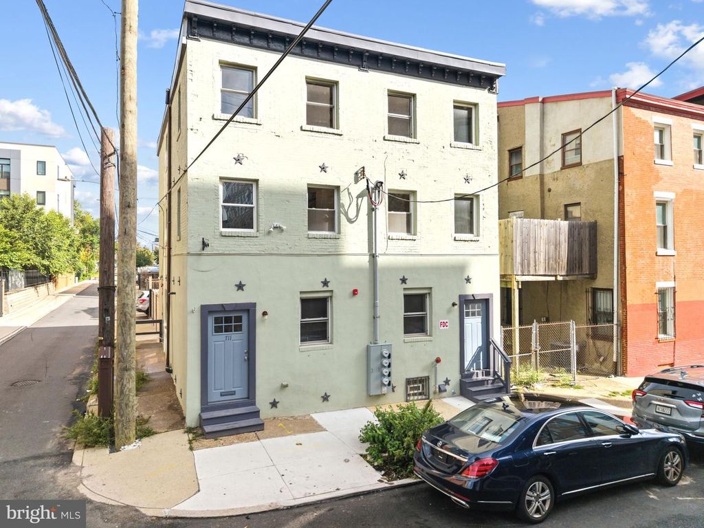711 W THOMPSON ST, PHILADELPHIA, PA 19122 — photo 2
