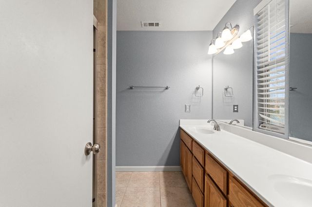 9540 S Coast Ln, Elk Grove, CA 95758