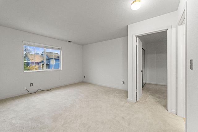 9540 S Coast Ln, Elk Grove, CA 95758