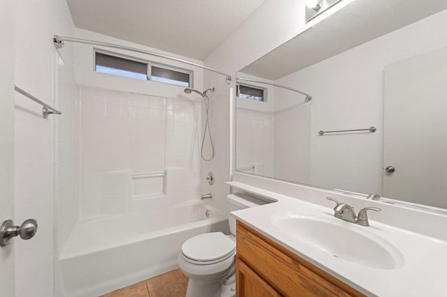 9540 S Coast Ln, Elk Grove, CA 95758