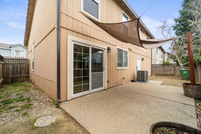 9540 S Coast Ln, Elk Grove, CA 95758