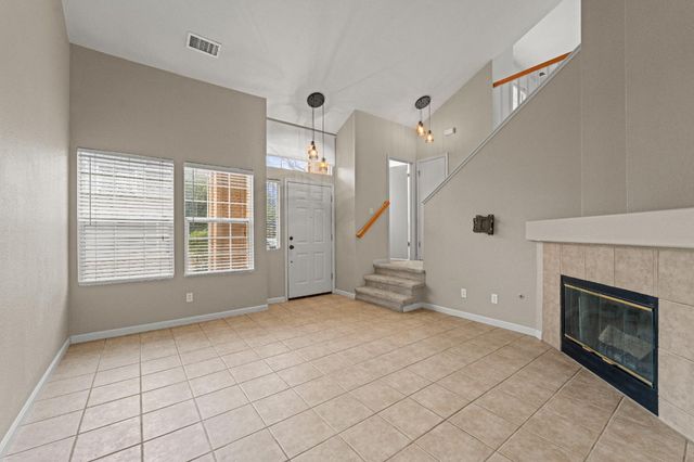 9540 S Coast Ln, Elk Grove, CA 95758