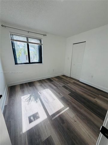 10296 NW 9th St Cir 203, Miami, FL 33172