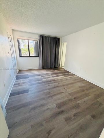 10296 NW 9th St Cir 203, Miami, FL 33172