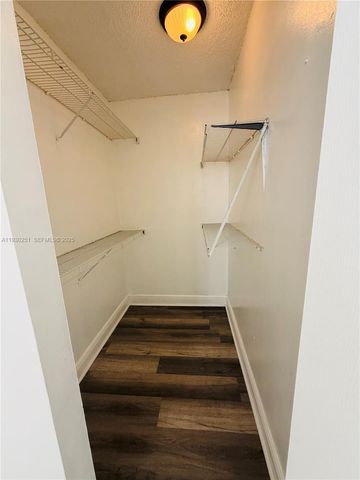 10296 NW 9th St Cir 203, Miami, FL 33172