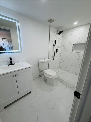 10296 NW 9th St Cir 203, Miami, FL 33172