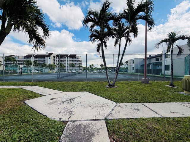 10296 NW 9th St Cir 203, Miami, FL 33172