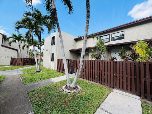 10296 NW 9th St Cir 203, Miami, FL 33172