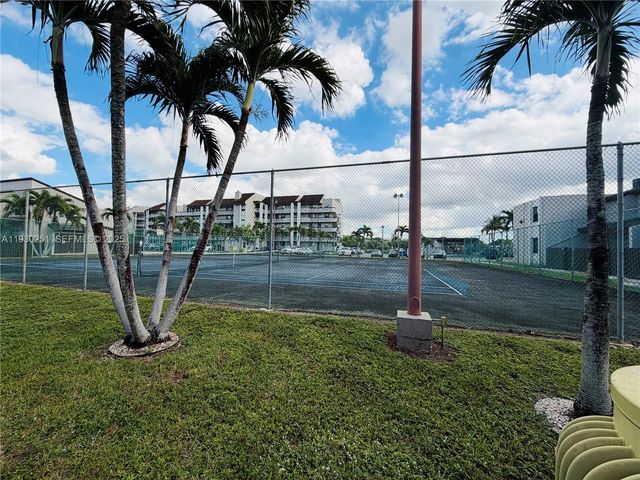 10296 NW 9th St Cir 203, Miami, FL 33172