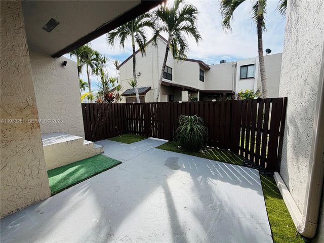 10296 NW 9th St Cir 203, Miami, FL 33172