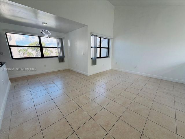 10296 NW 9th St Cir 203, Miami, FL 33172