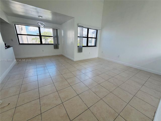 10296 NW 9th St Cir 203, Miami, FL 33172