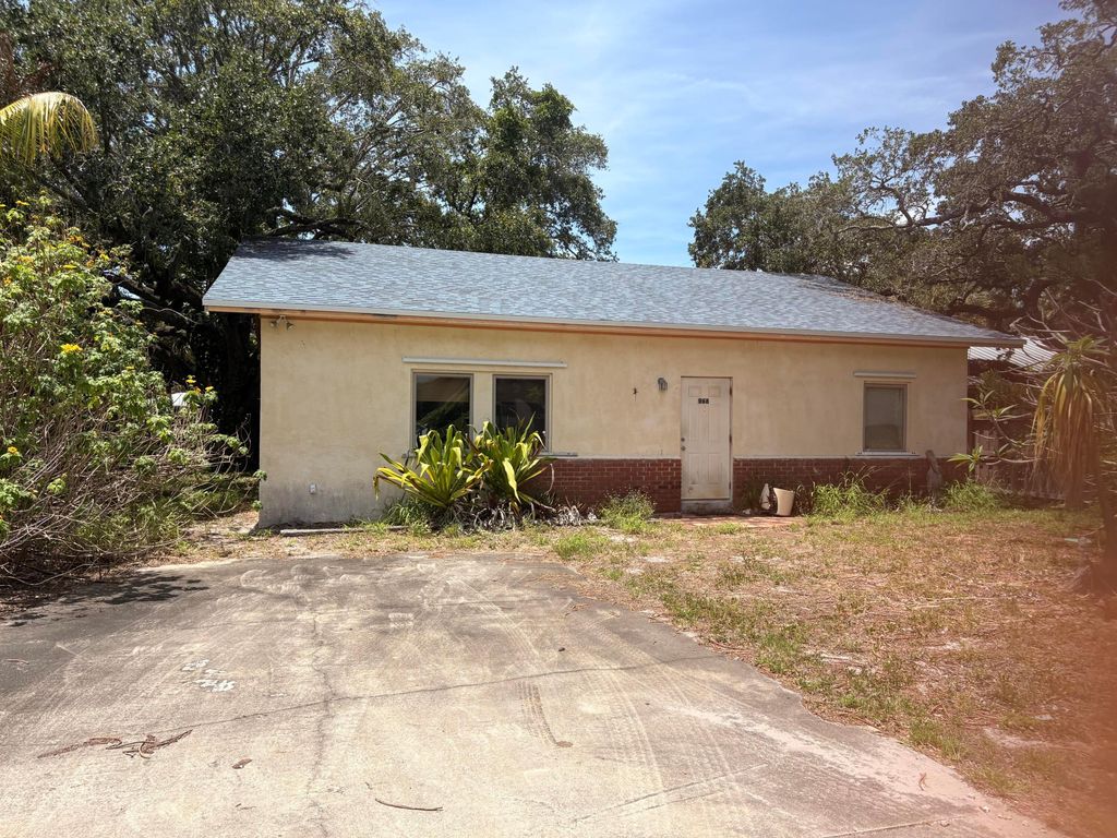 968 NE Kubin Avenue, Jensen Beach, FL 34957
