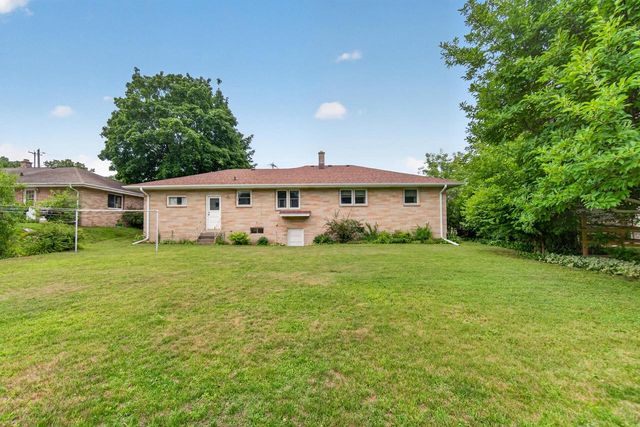 1068 Cedar STREET, West Bend, WI 53095