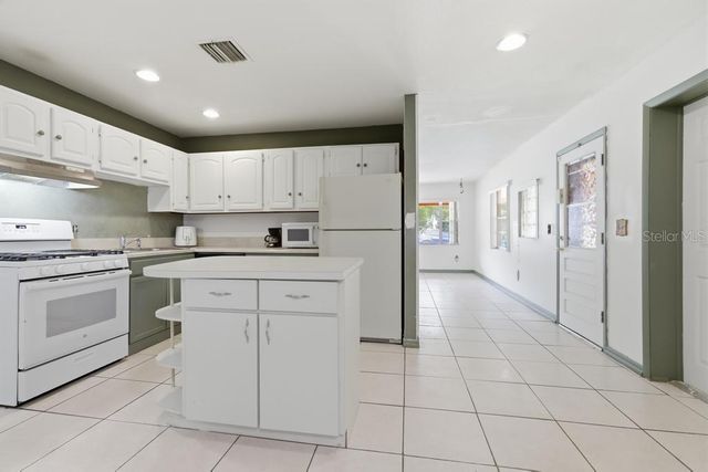 812 W FRANKLIN AVENUE, Deland, FL 32720